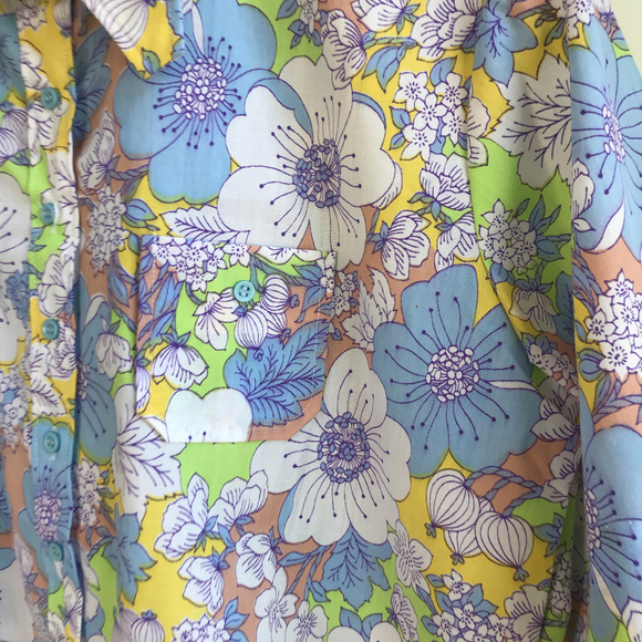 COPY - Vintage Permanent Press Floral Button Down Shirt - Picture 6 of 8
